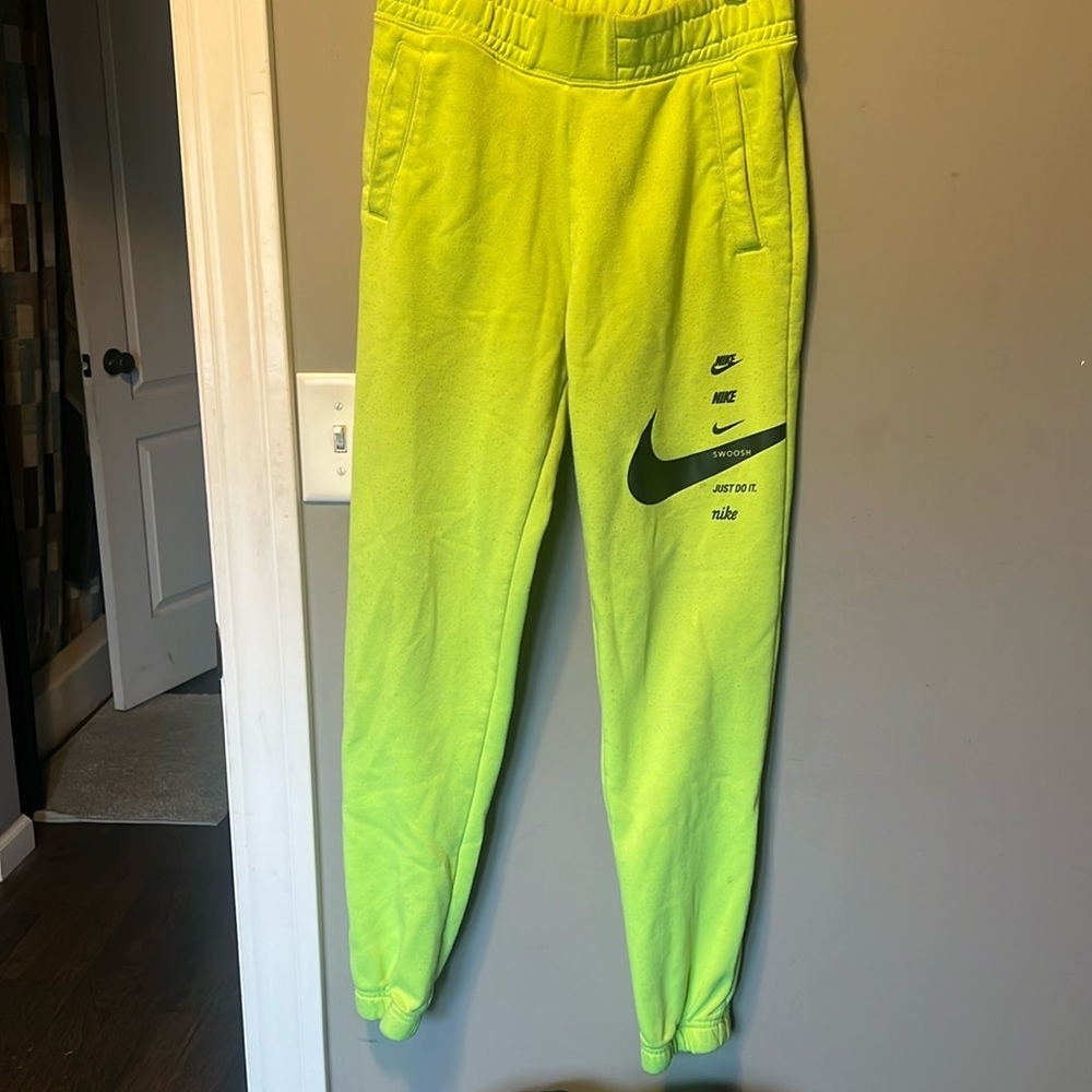 Women’s Nike sweatpants